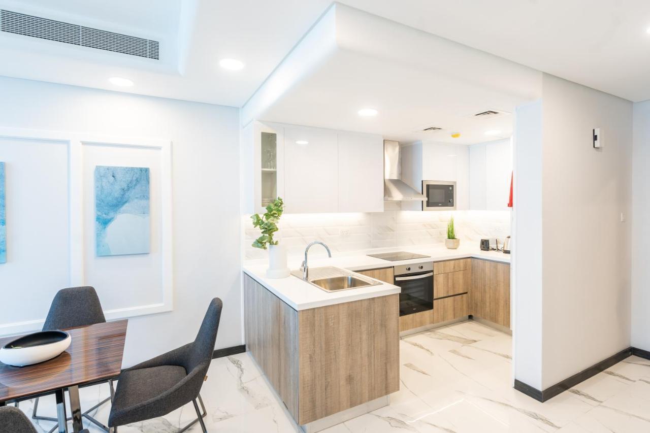 S Plaza Suites Hotel Seef Kültér fotó