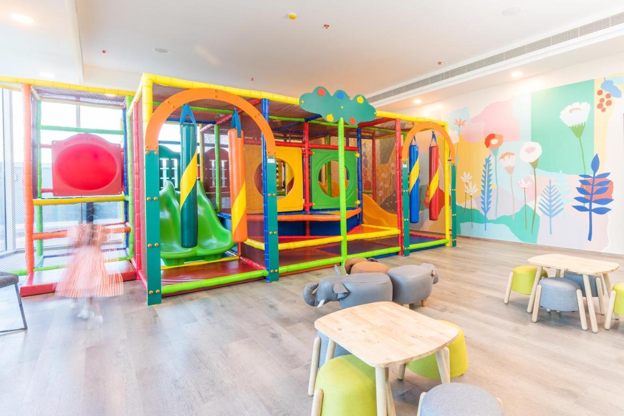 S Plaza Suites Hotel Seef Kültér fotó