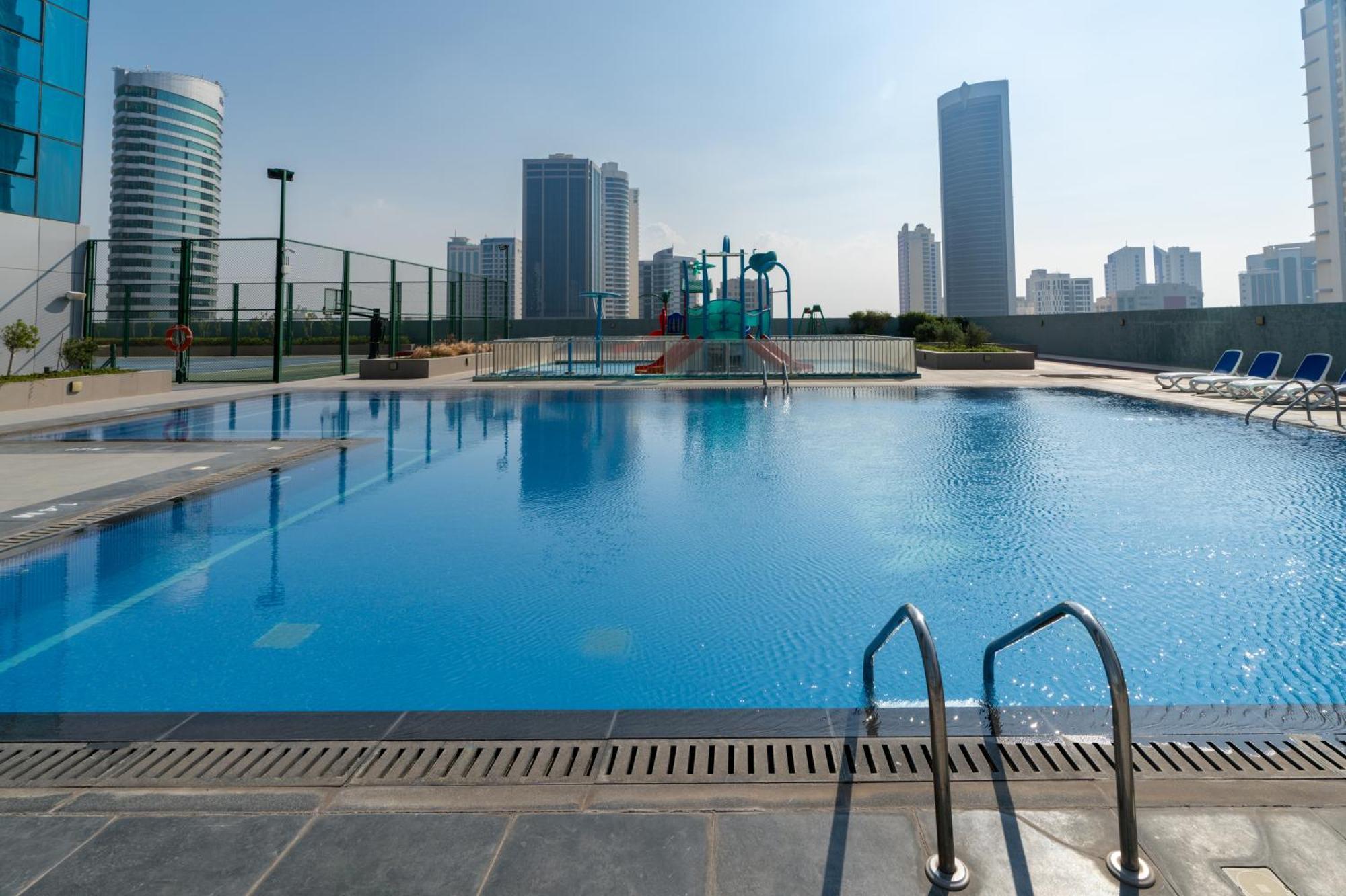 S Plaza Suites Hotel Seef Kültér fotó