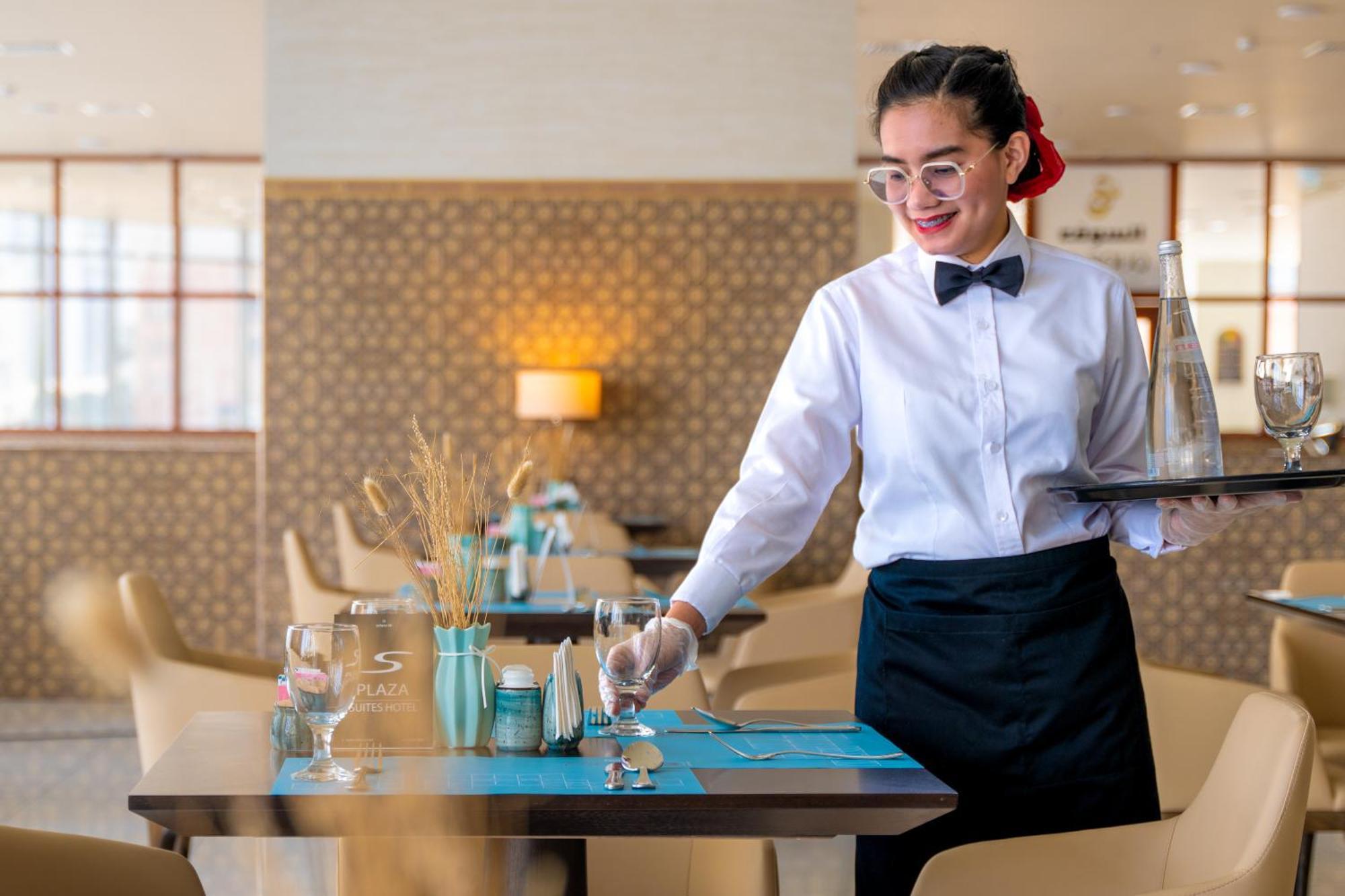 S Plaza Suites Hotel Seef Kültér fotó
