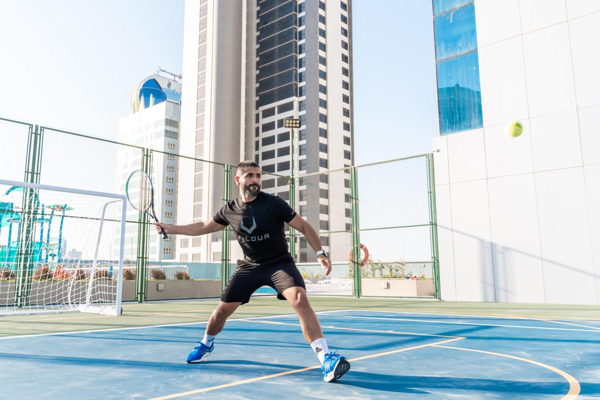 S Plaza Suites Hotel Seef Kültér fotó
